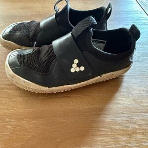 Vivo barefoot Black Sneakers Slip-On size 29